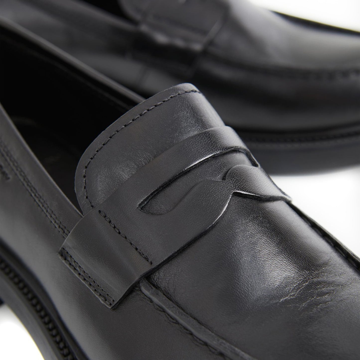 Alex W Women's Black Loafers