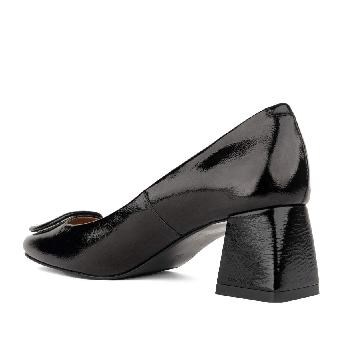 black classic closed pumps