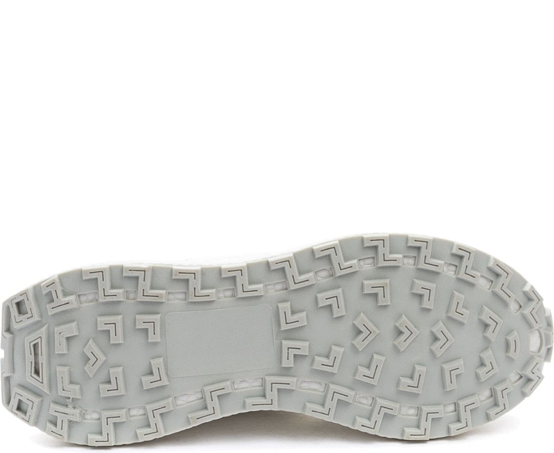 white casual closed sneakers