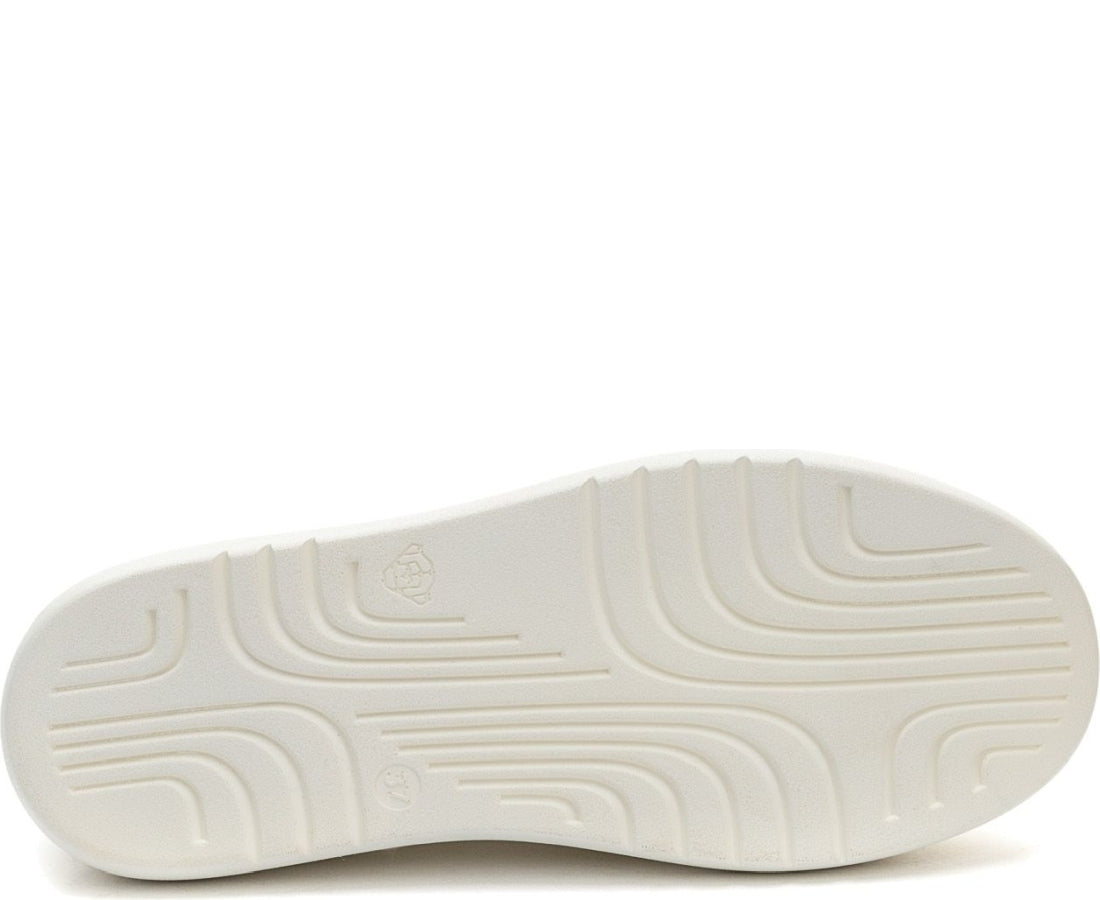 beige casual closed sneakers