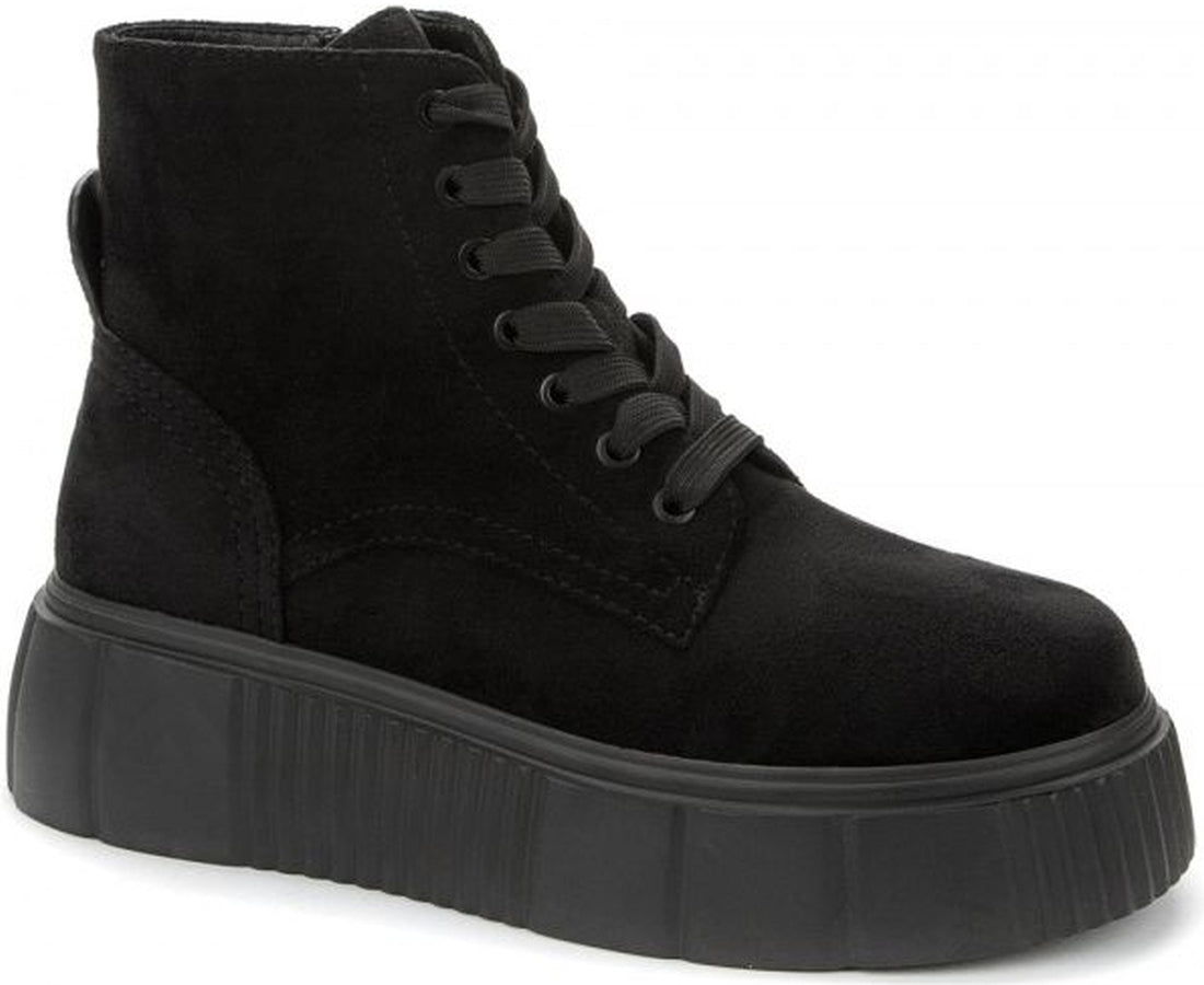 black casual closed boots