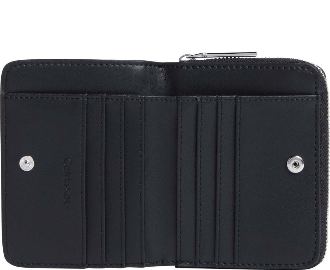 must medium zip around wallet