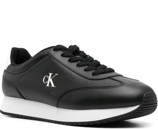 runner lace up sneaker