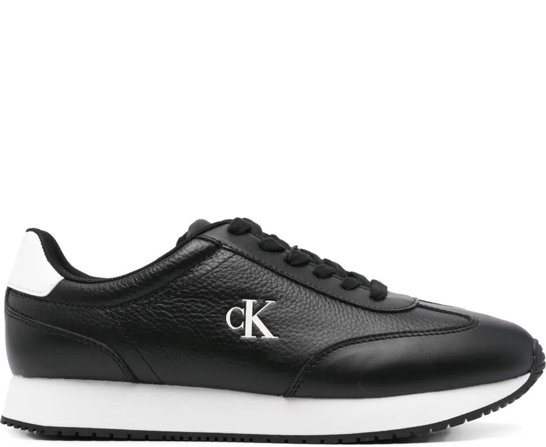 runner lace up sneaker