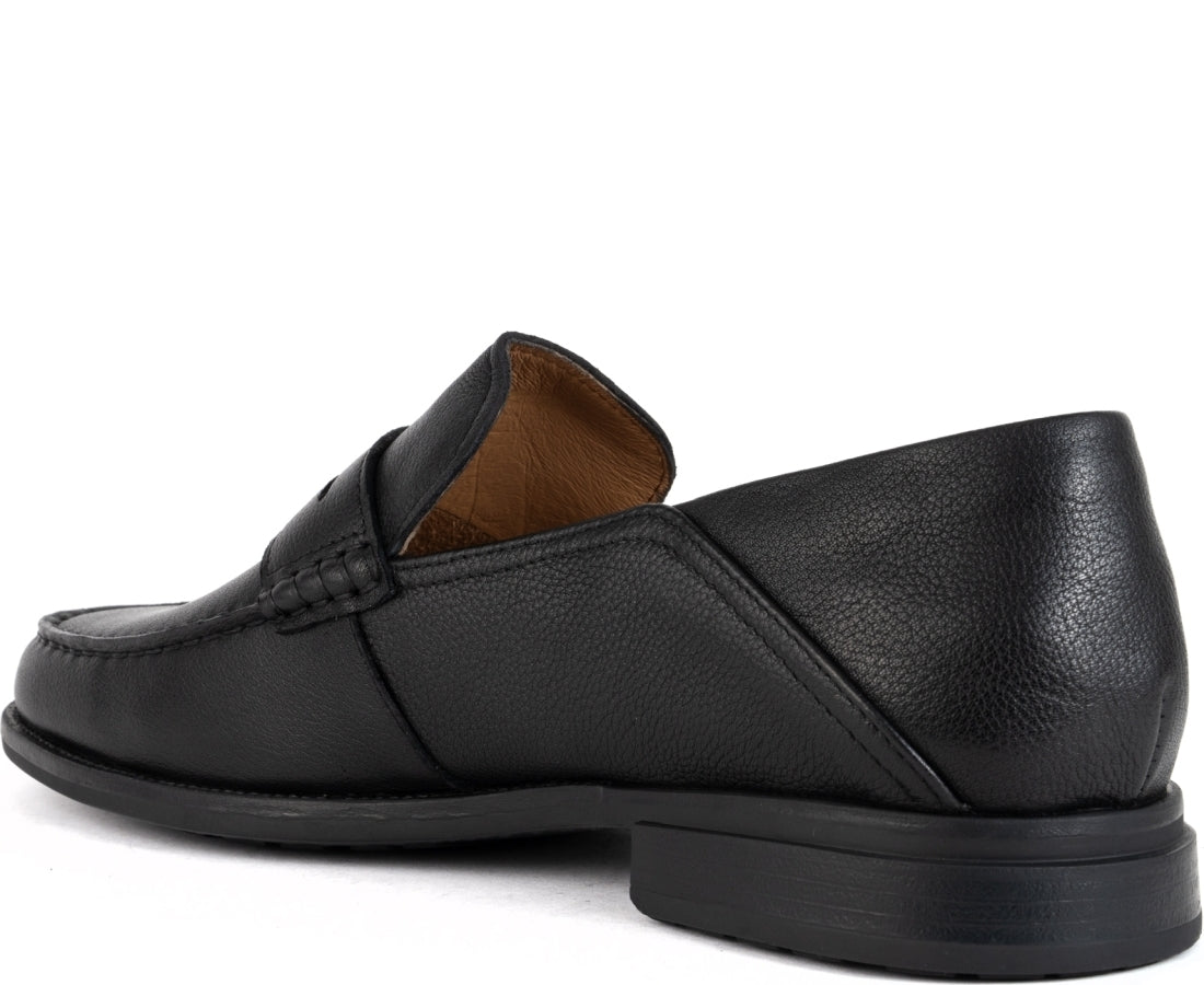 black casual closed loafers