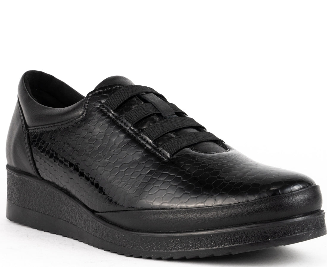 leisure trainers black