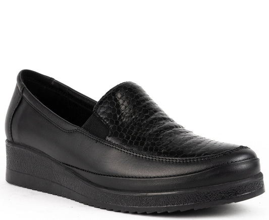 black casual closed loafers