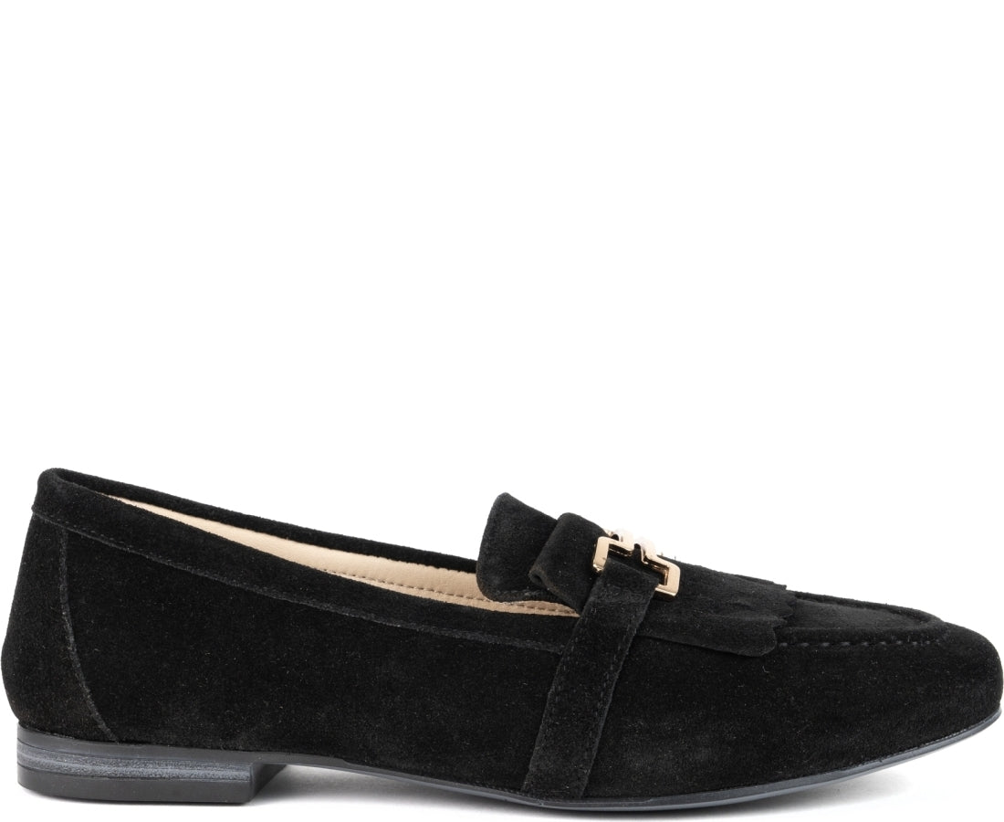 black classic closed loafers