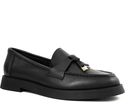 black casual closed loafers