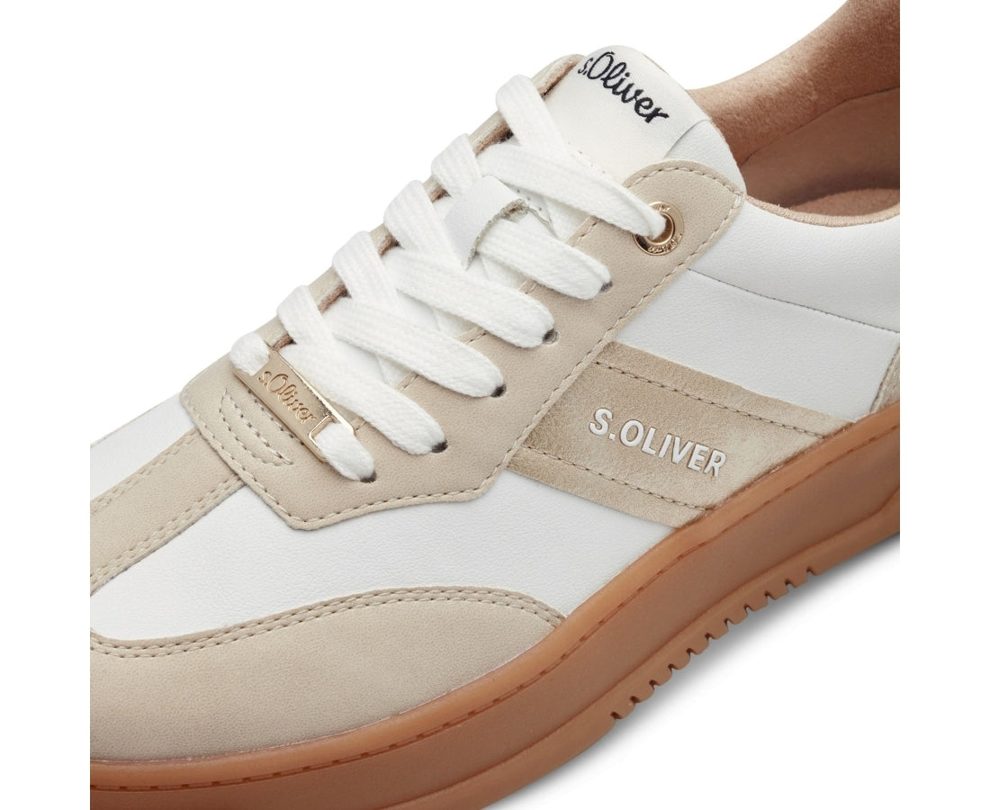 women laceup trainers