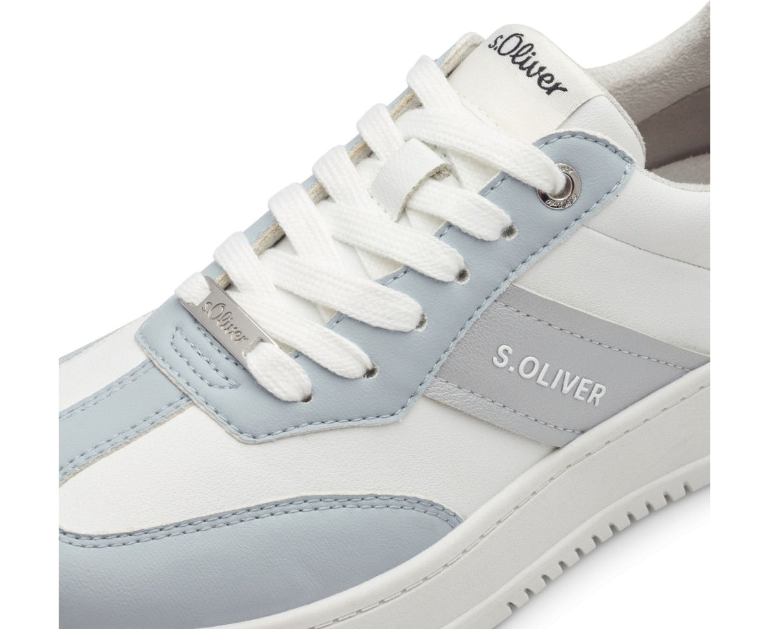 women laceup trainers