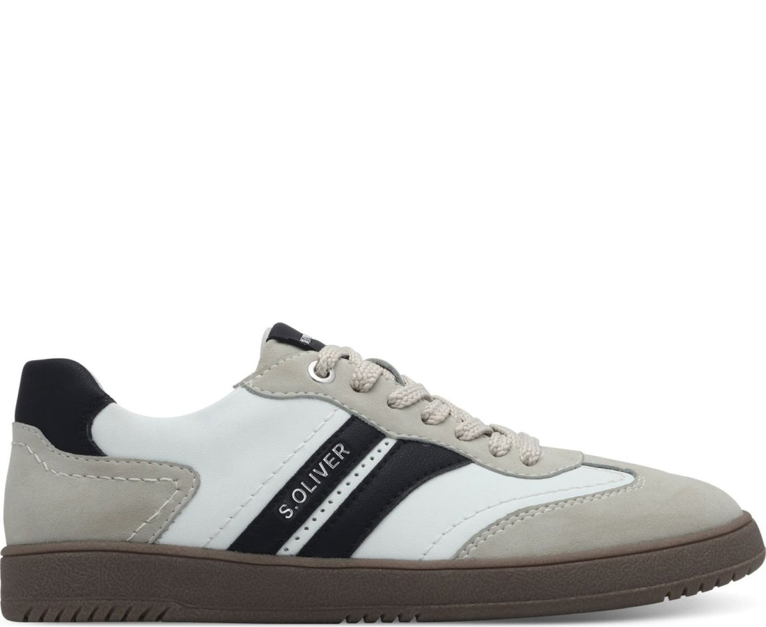 women laceup trainers