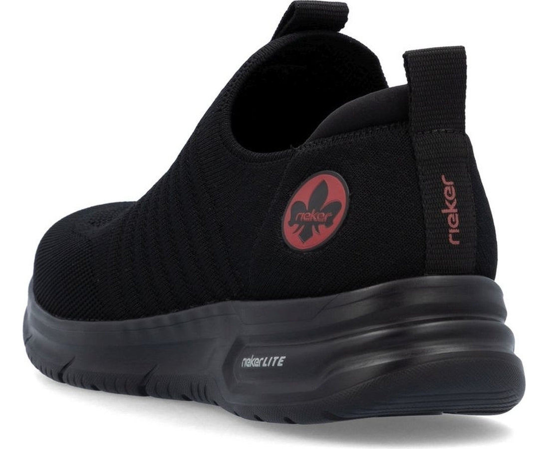 black casual closed sport shoe