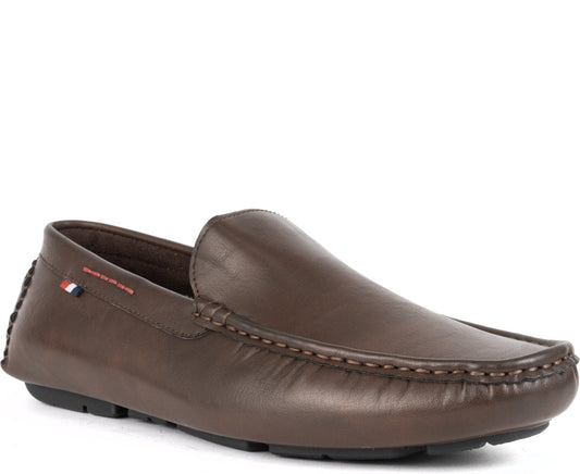 brown elegant closed mocassins