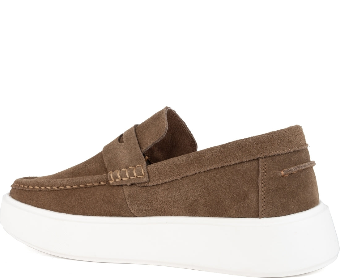 brown casual closed mocasins