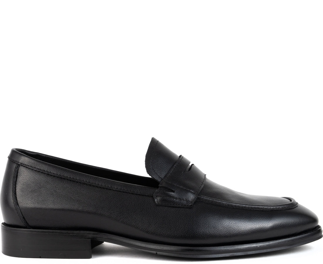 black casual closed loafers