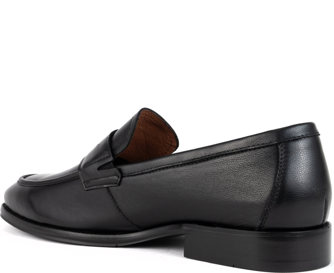 black casual closed loafers