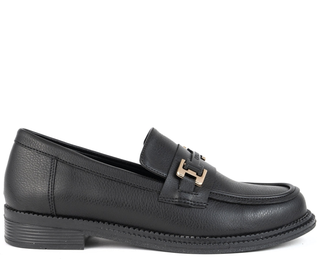 black casual closed loafers
