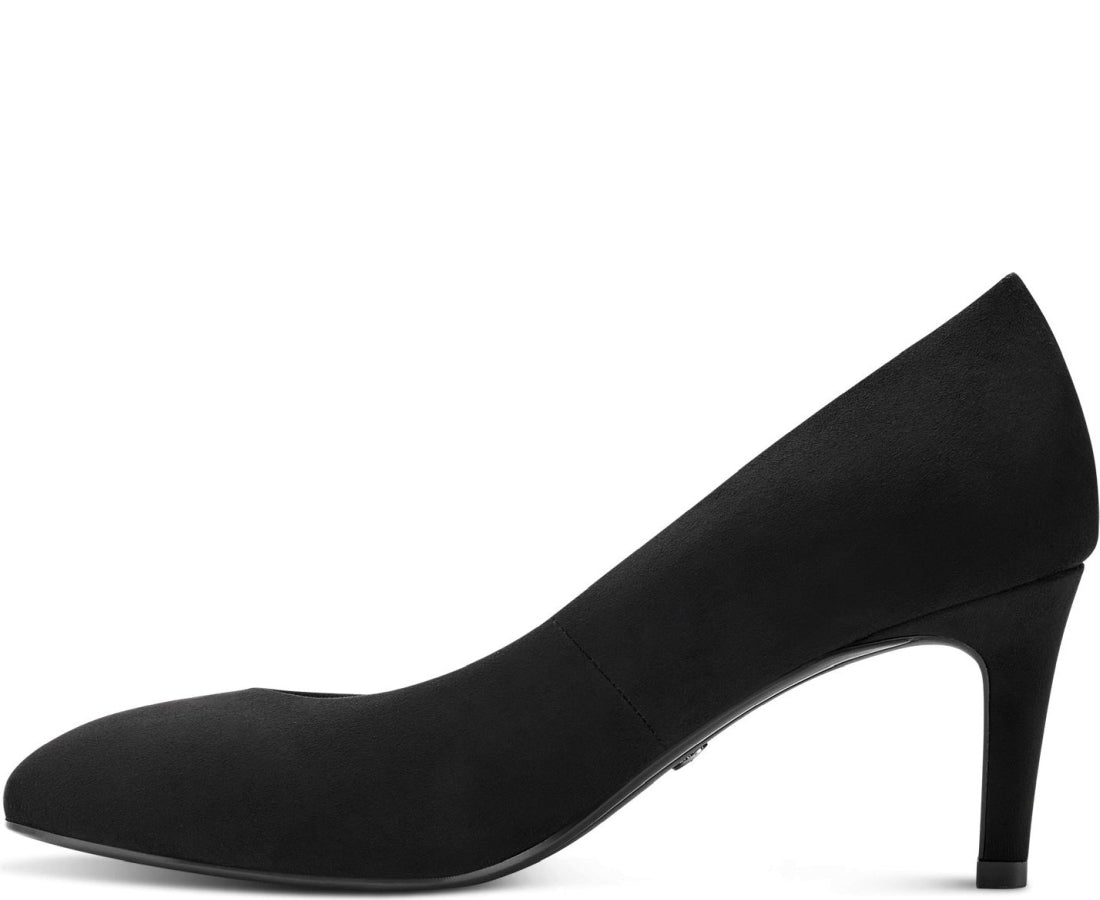 black elegant closed pumps