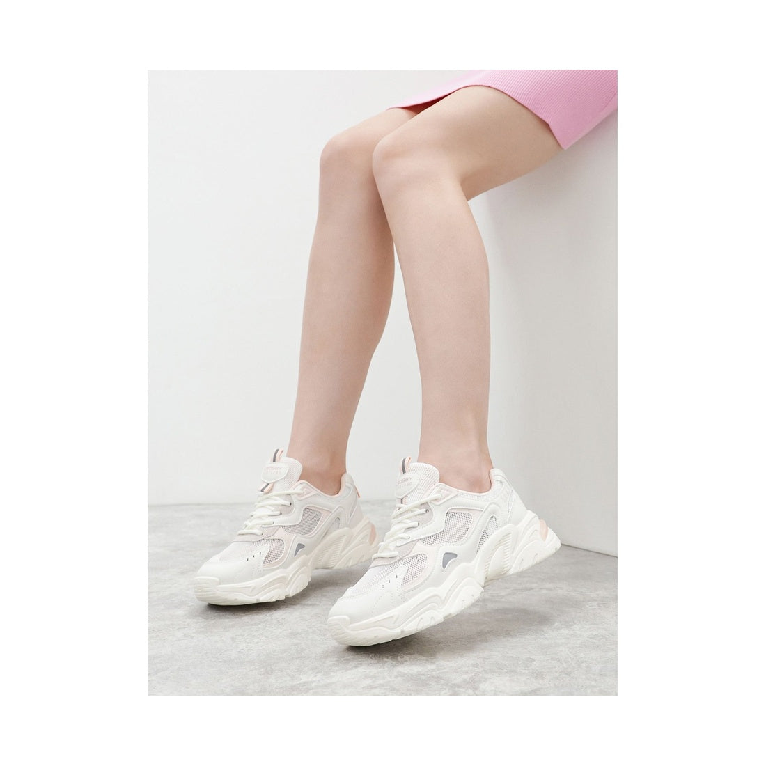 white casual closed sneakers