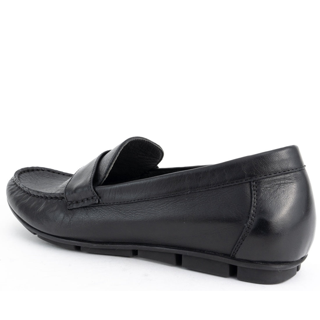 black casual closed mocasins