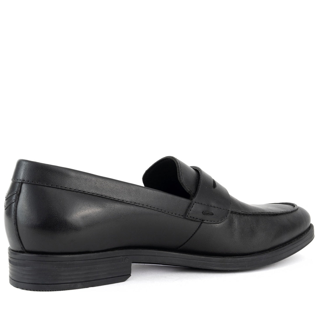 black classic closed mocasins