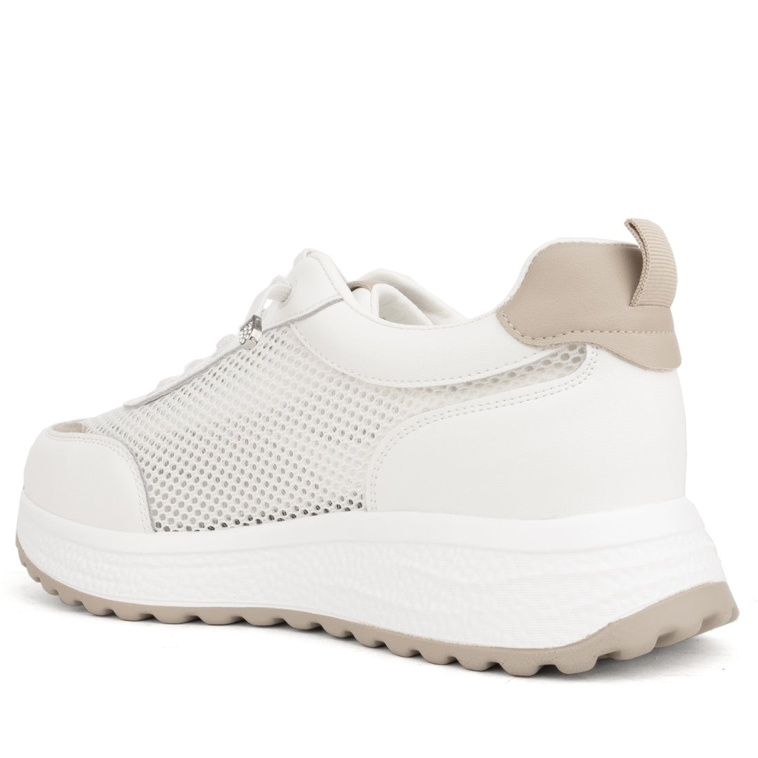 white casual closed sneakers