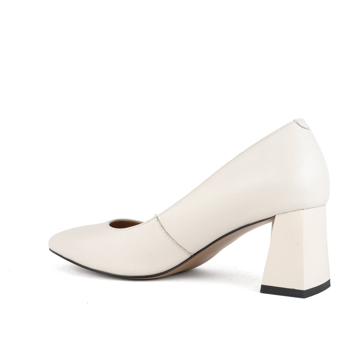 beige elegant closed pumps
