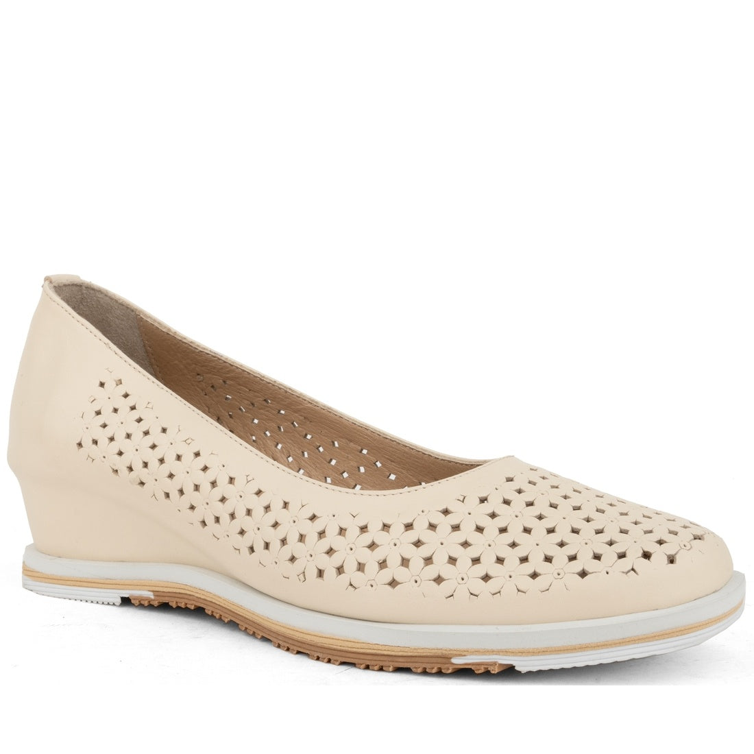 beige casual closed ballerinas