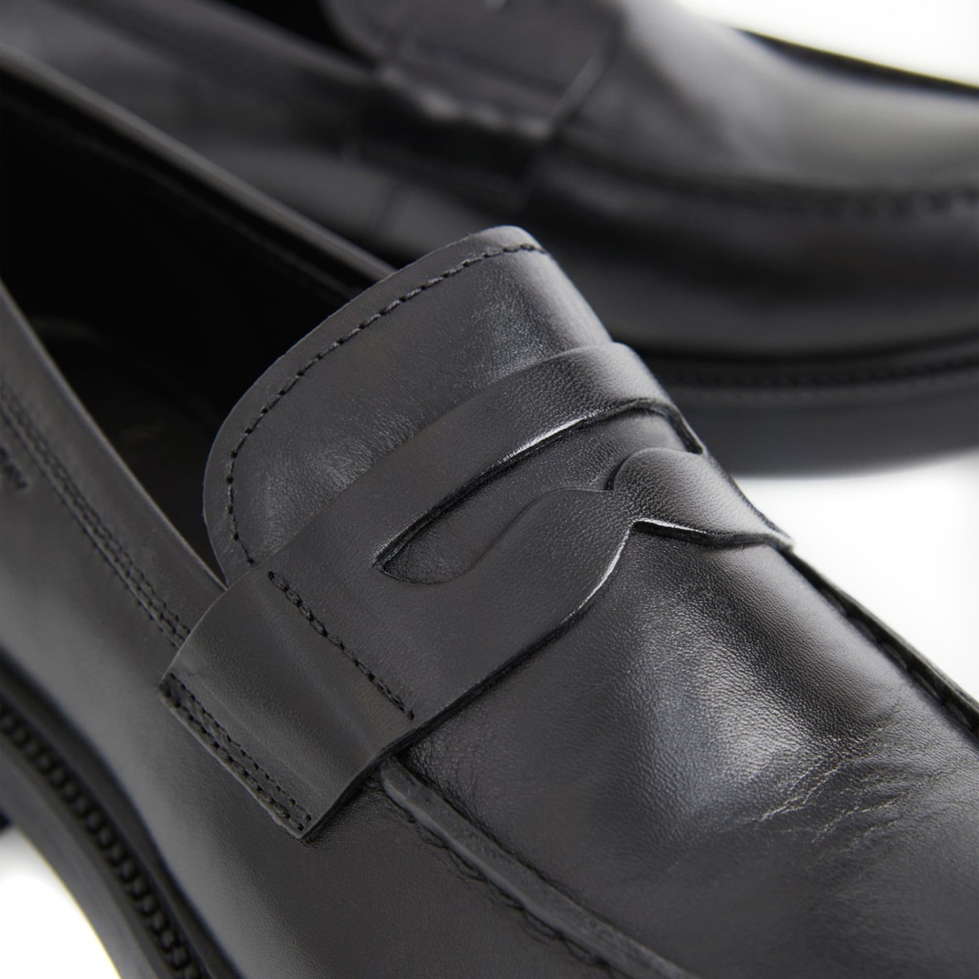 Alex W Women's Black Loafers
