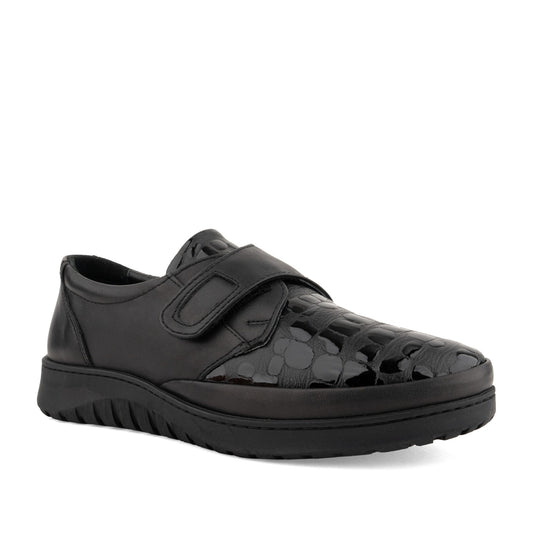 black casual closed leisure
