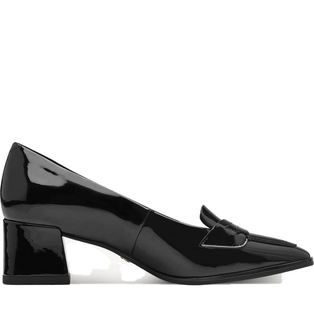 black elegant closed pumps