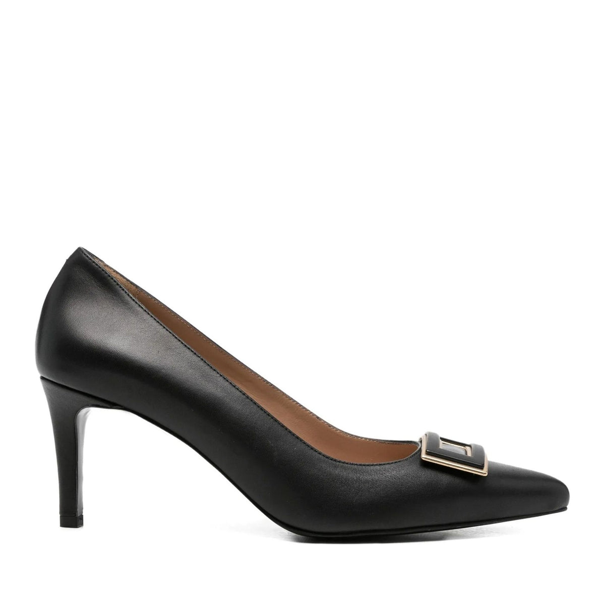 black classic closed pumps