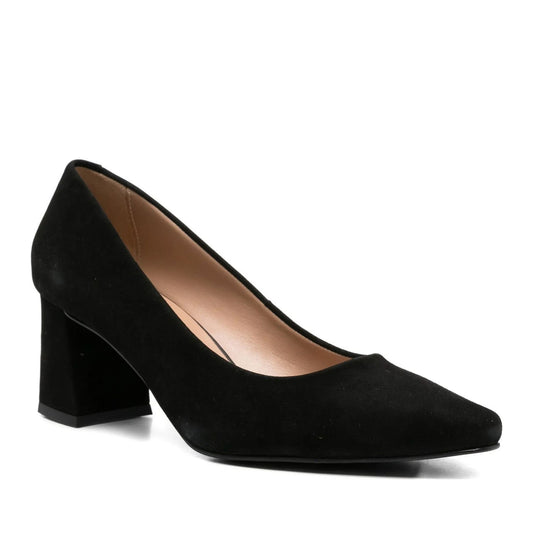 black classic closed pumps