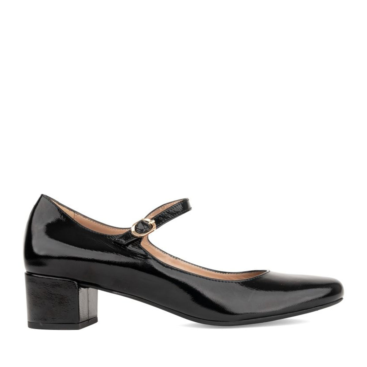 black classic closed pumps