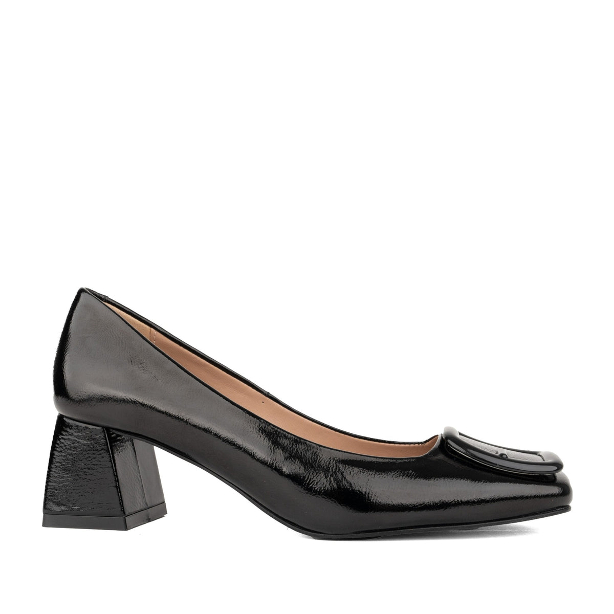 black classic closed pumps