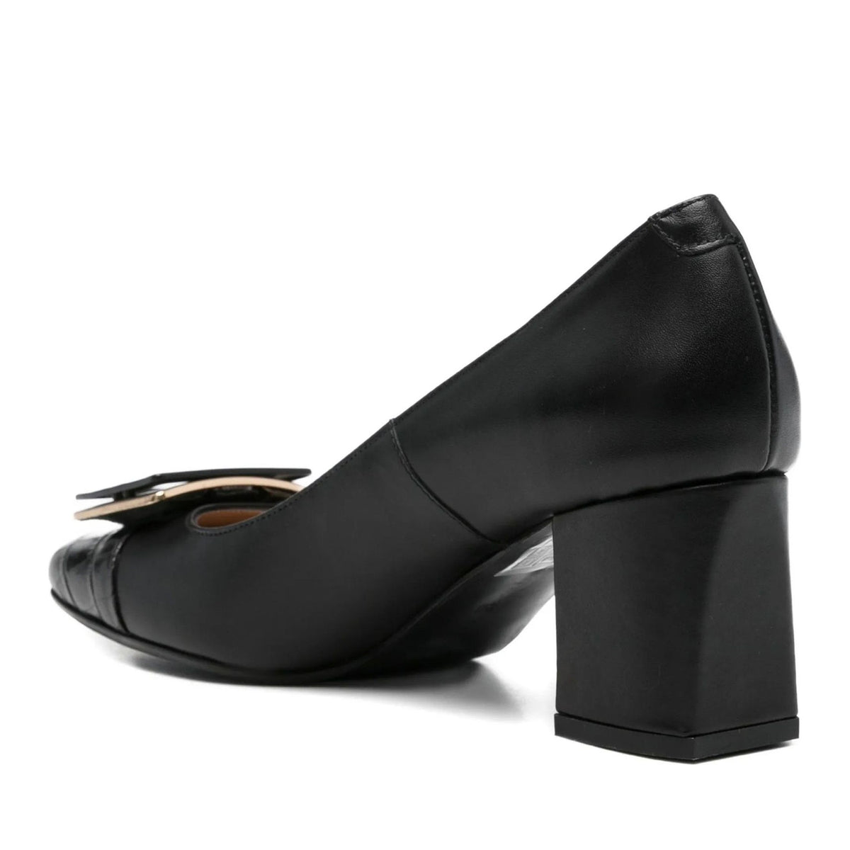 black classic closed pumps