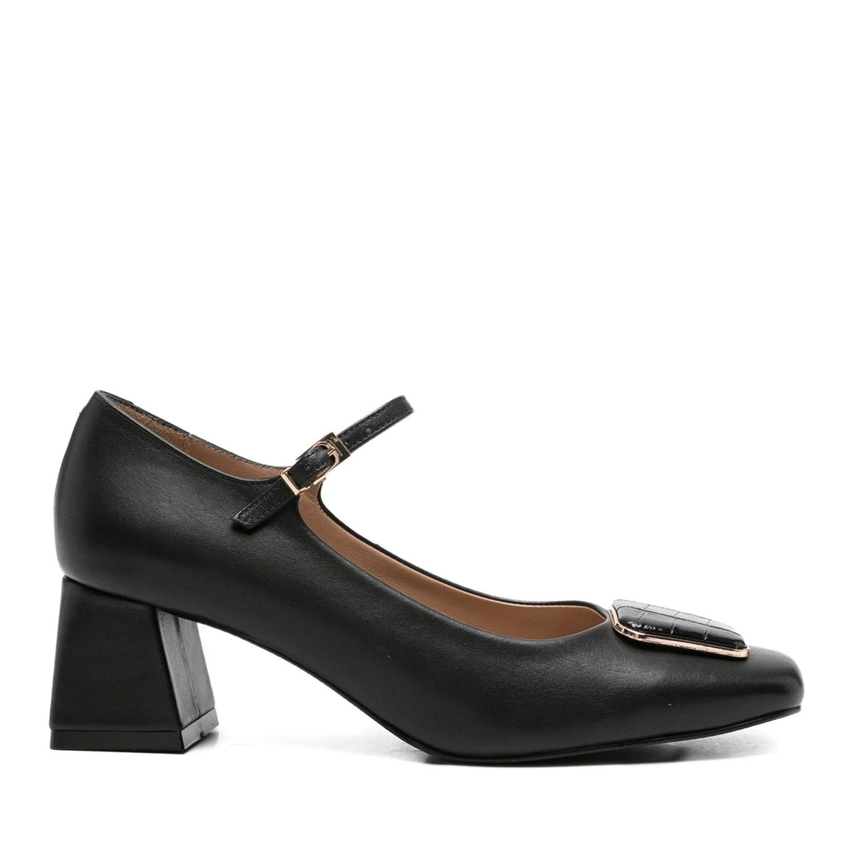 black classic closed pumps