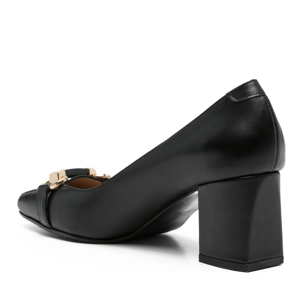 black classic closed pumps