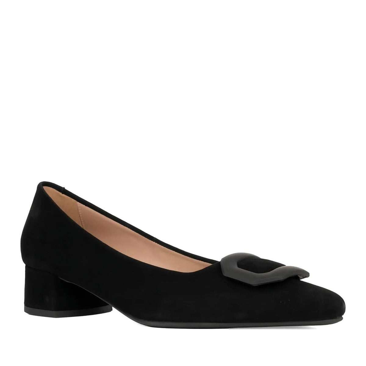 black classic closed pumps