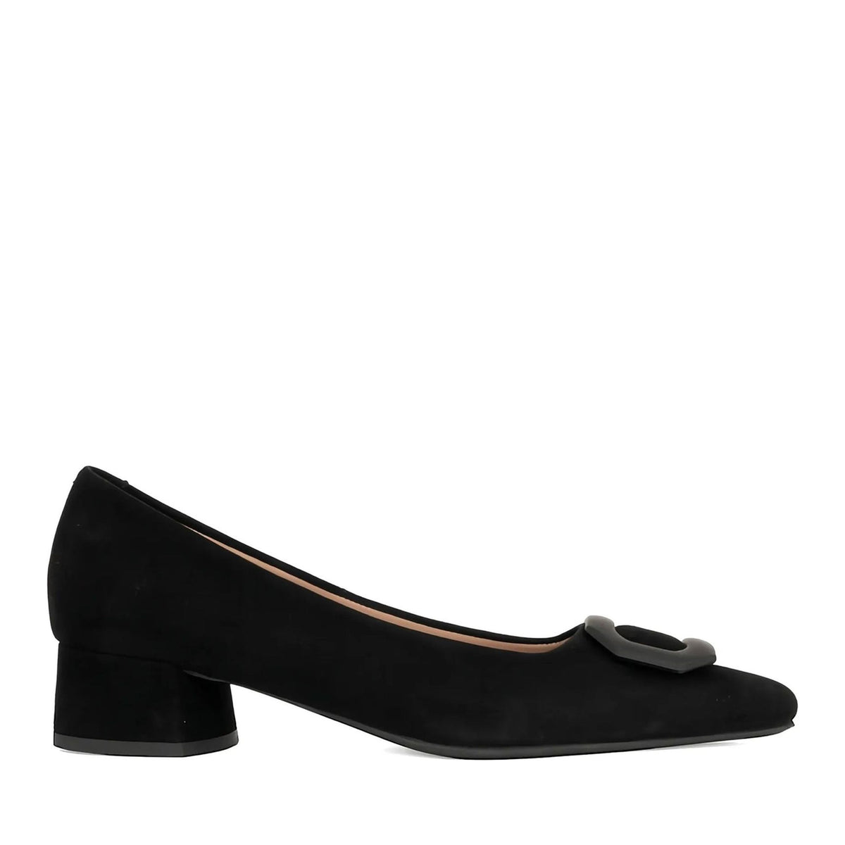 black classic closed pumps