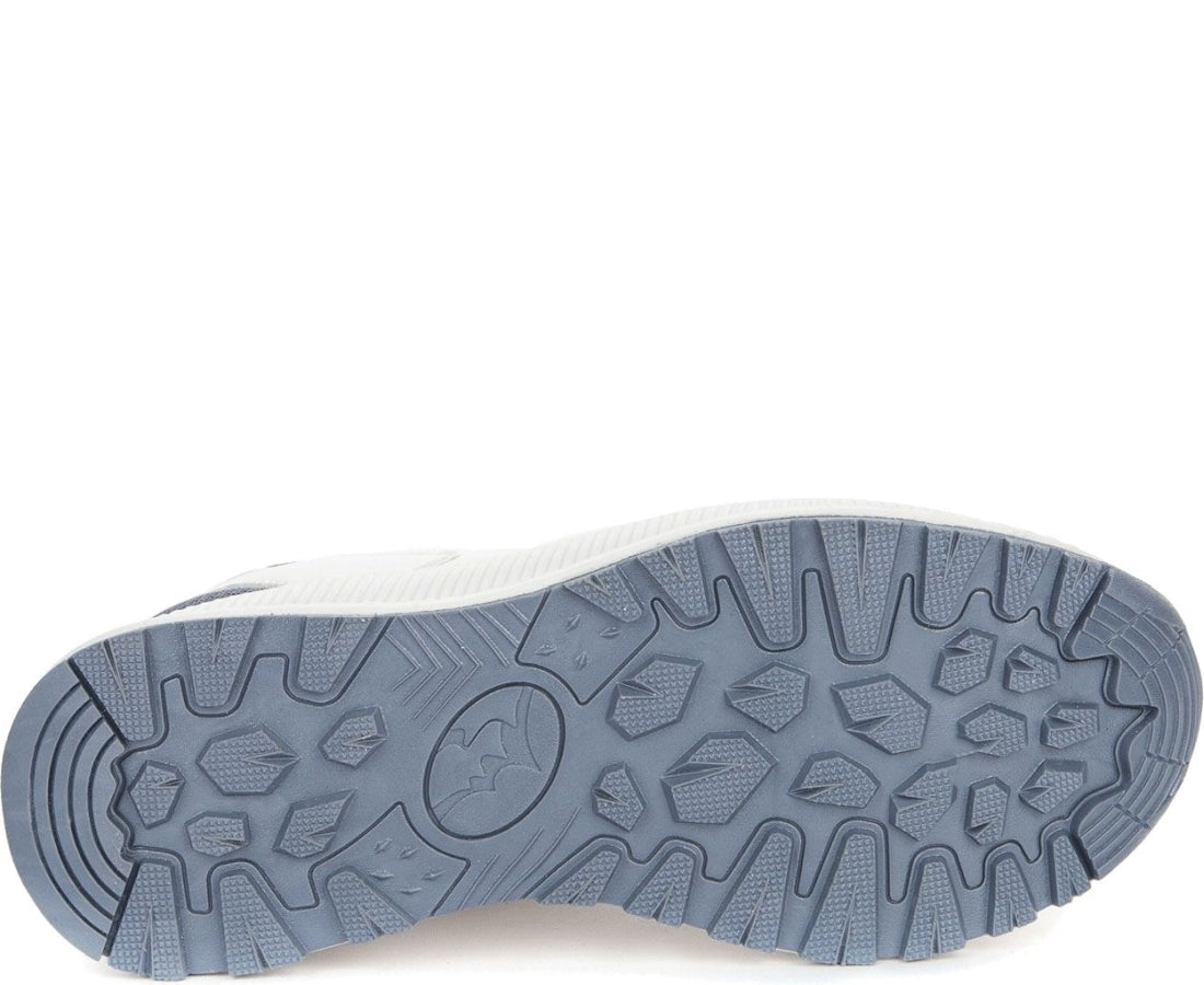 white casual closed sneakers