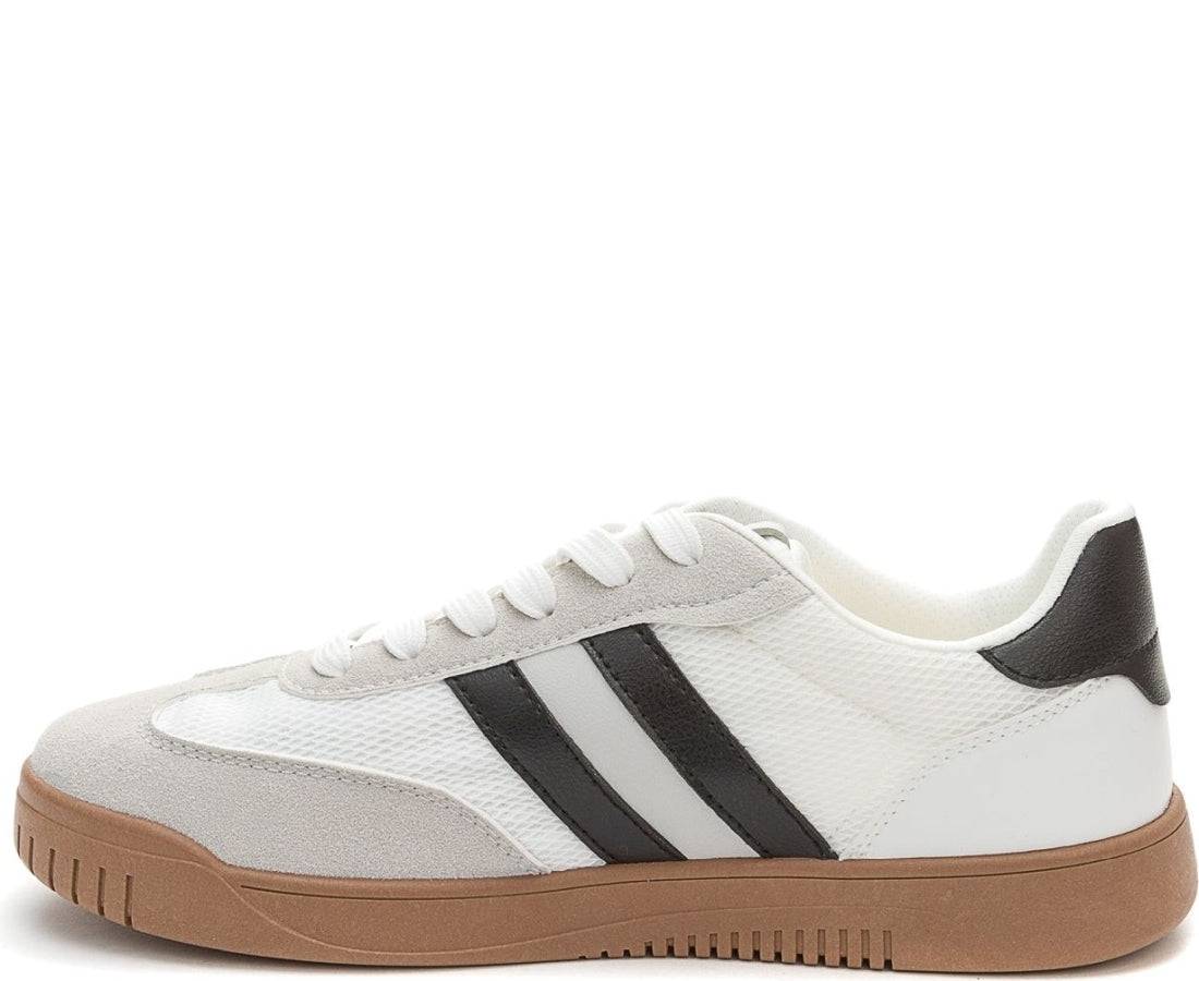white casual closed sneakers