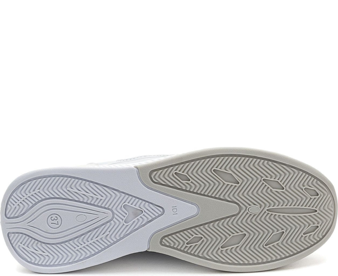 white casual closed sneakers