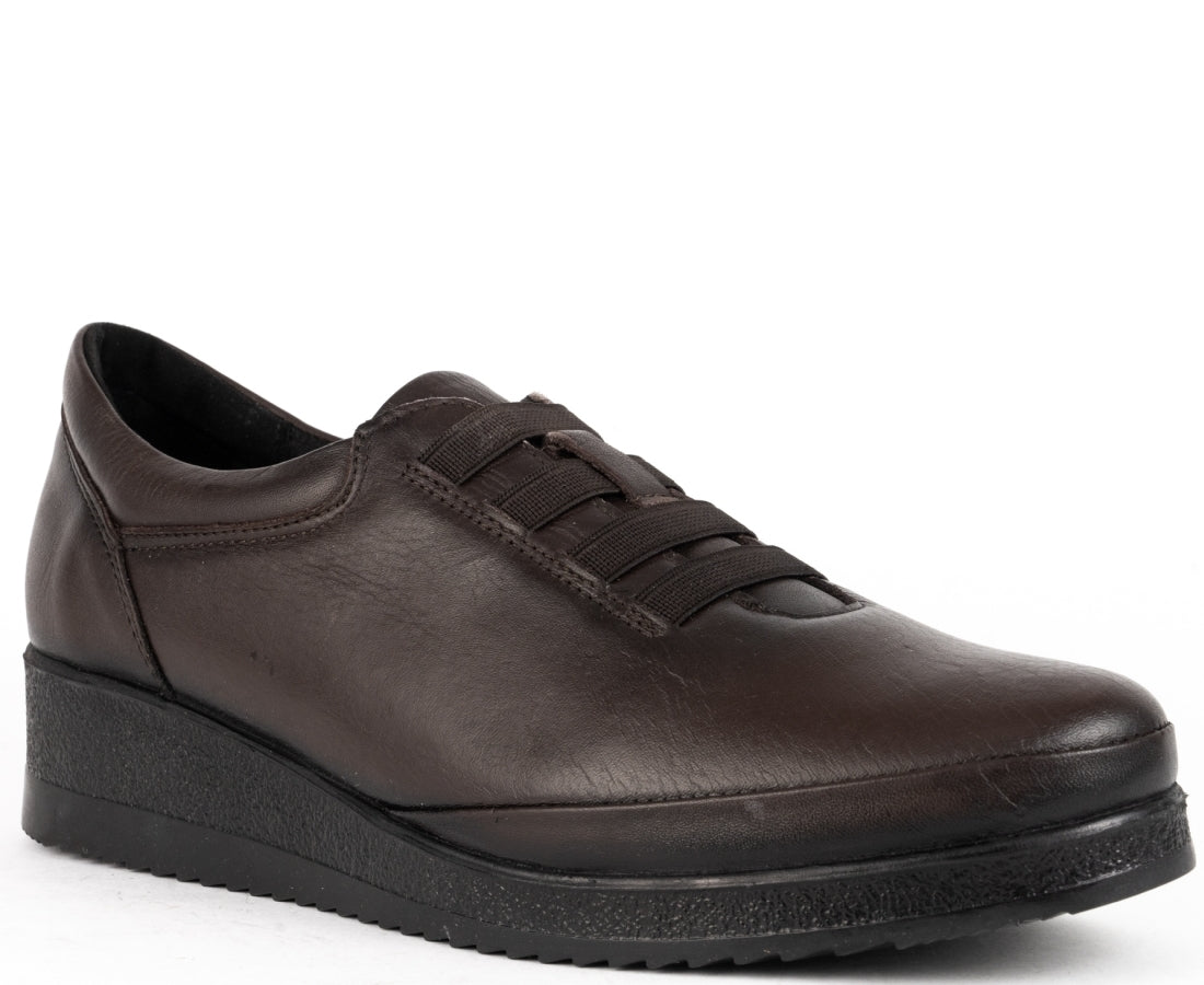 leisure trainers brown
