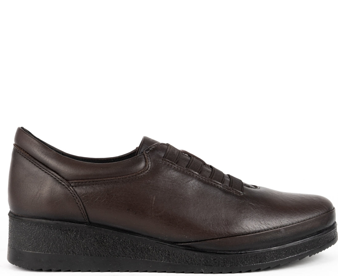 leisure trainers brown