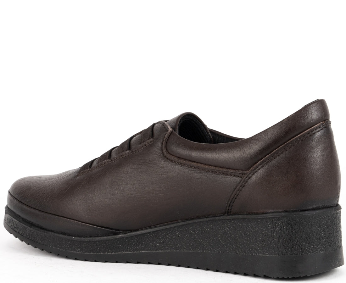 leisure trainers brown