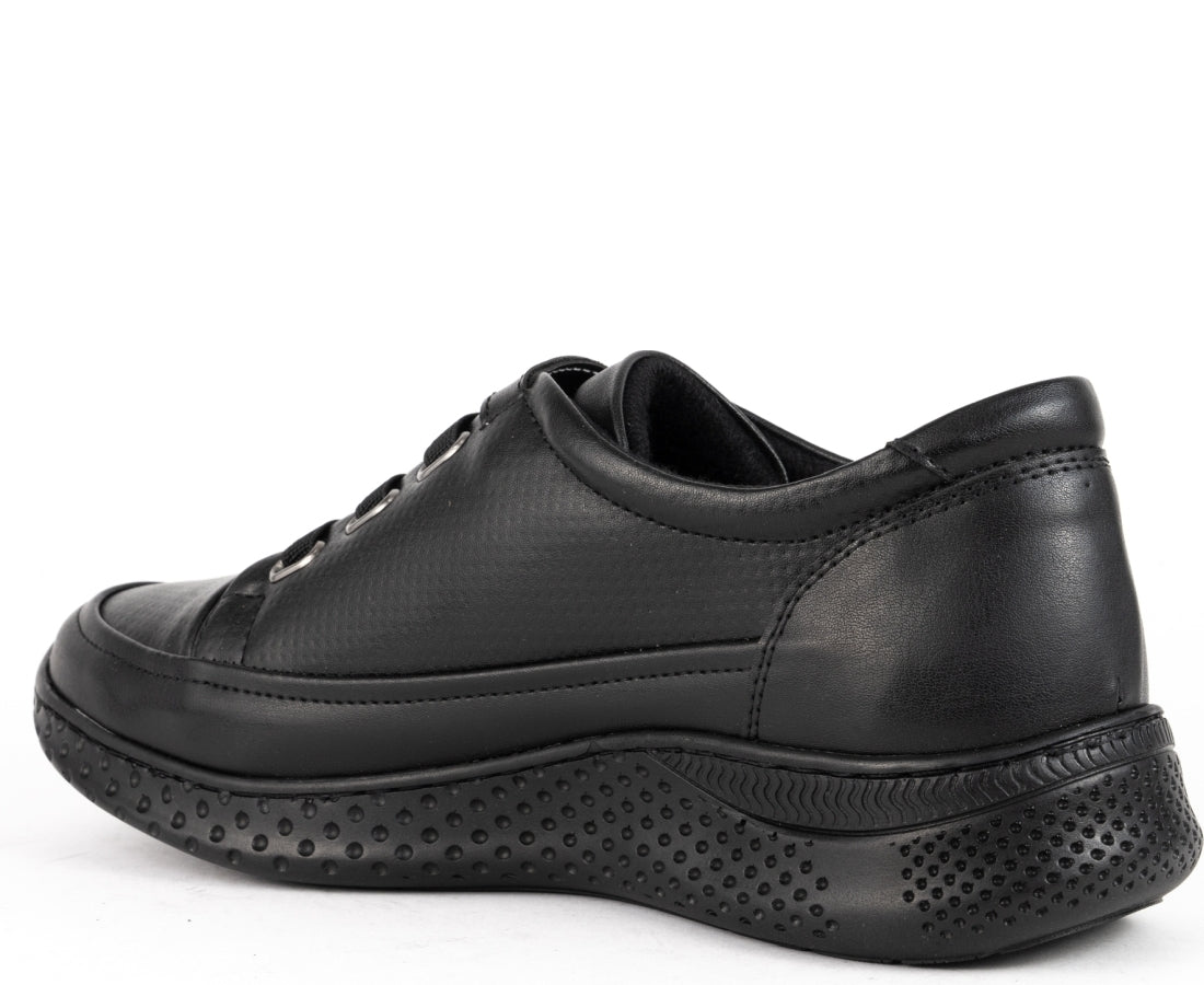 leisure trainers black