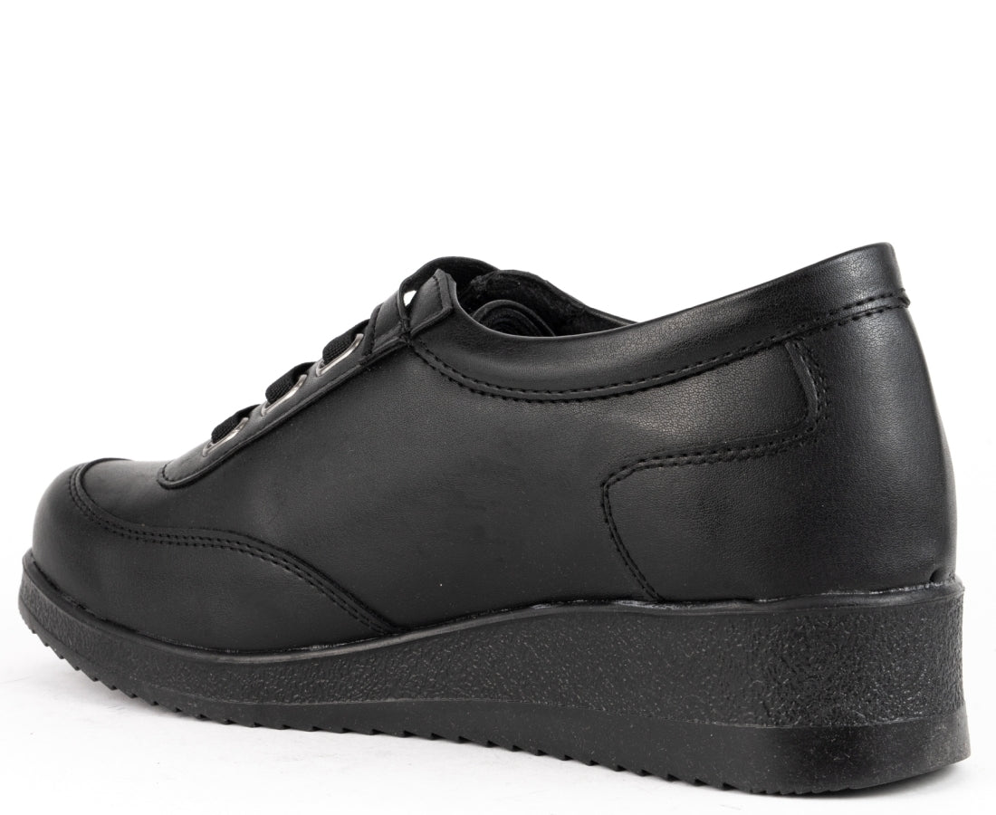 leisure trainers black