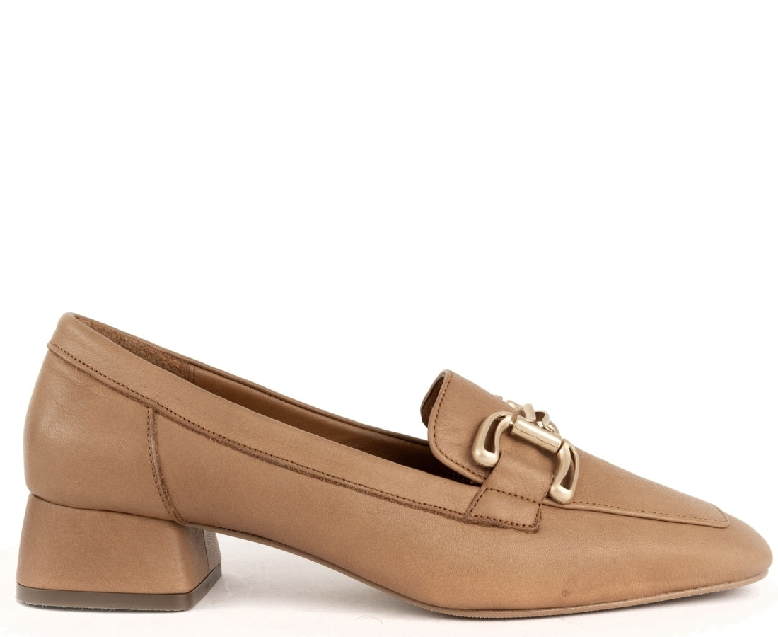brown classic closed pumps